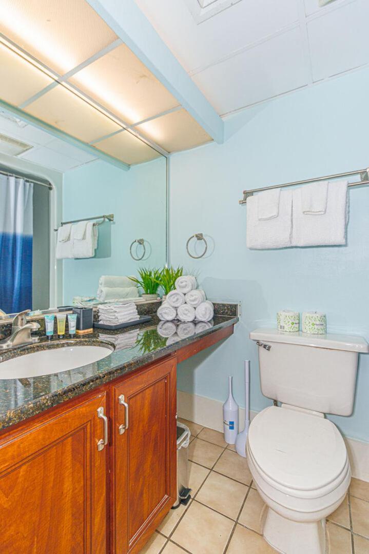 Beautiful Condo! Direct Oceanfront - 1 Bedroom, 1 Bath - Atlantica 200 Миртл-Бич Экстерьер фото
